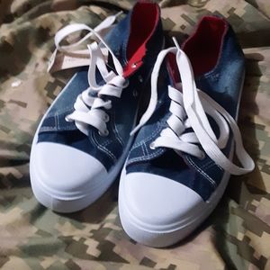 Brand new with tags womens size 7